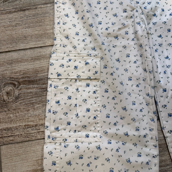 Levi’s Floral 94’ Baggy Cargo Pants - Picture 3 of 11